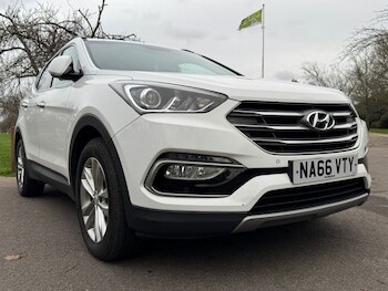 Used Hyundai Santa Fe 2016 for sale - 76973809: Photo