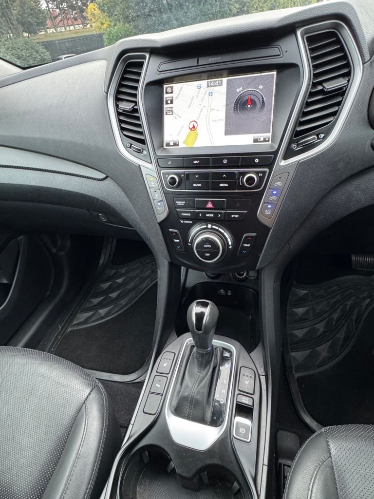 Used Hyundai Santa Fe 2016 for sale - 76973809: Photo 30