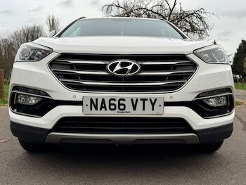 Used Hyundai Santa Fe 2016 for sale - 76973809: Photo