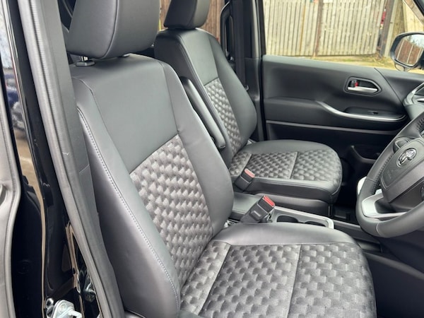 Used Toyota Voxy 2025 for sale - 74963926: Photo 17