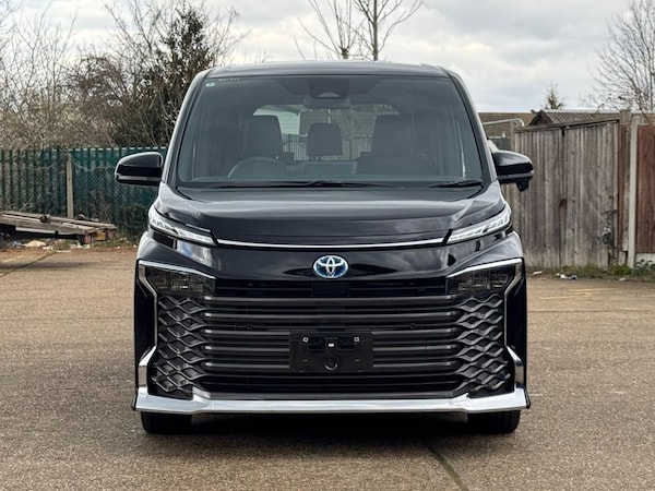 Used Toyota Voxy 2025 for sale - 74963926: Photo 2
