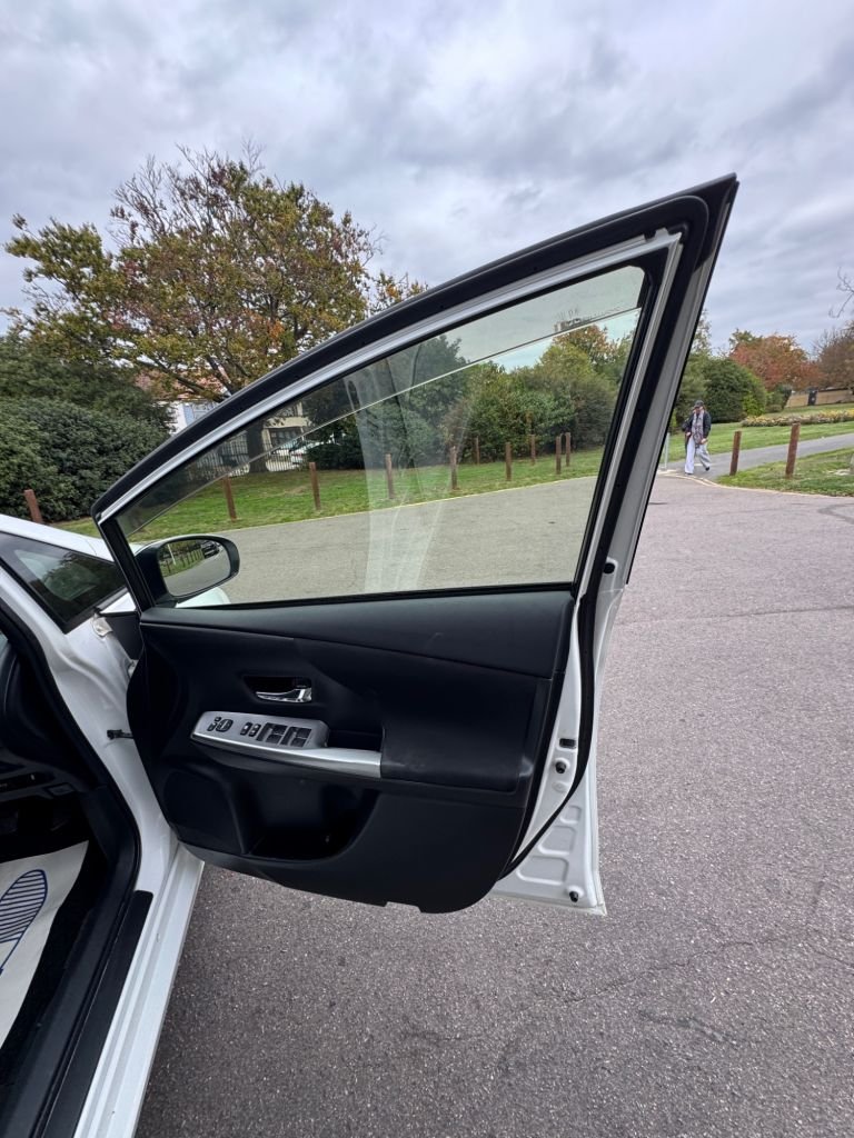 Used Toyota Prius+ 2022 for sale - 76313209: Photo 14