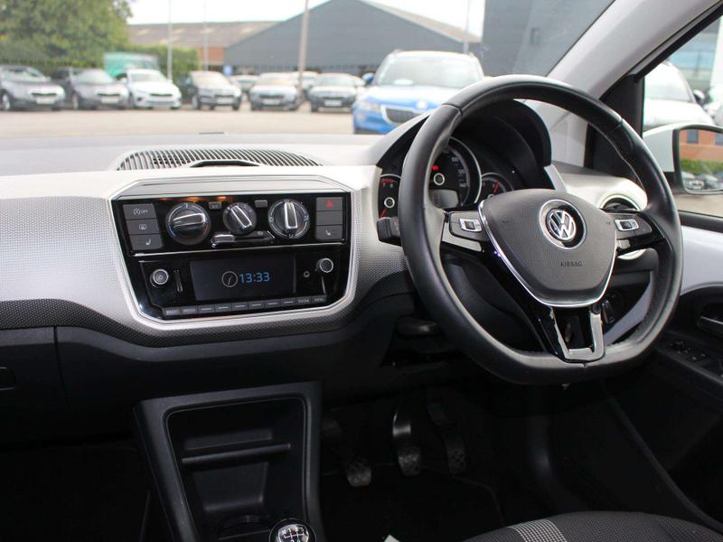 Used Volkswagen up! 2018 for sale - 76382342: Photo 2