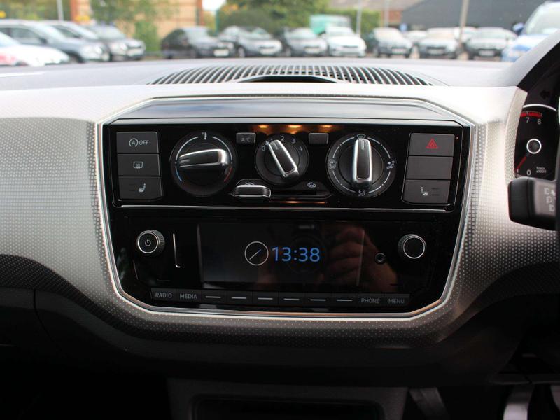 Used Volkswagen up! 2018 for sale - 76382342: Photo 24