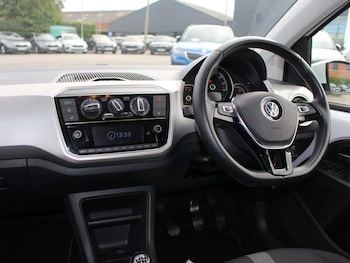 Used Volkswagen up! 2018 for sale - 76382342: Photo