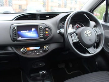 Used Toyota Yaris 2018 for sale - 77834330: Photo