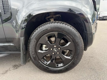 Used Land Rover Defender 2024 for sale - 78942364: Photo