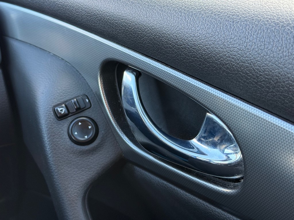 Used Nissan Qashqai 2017 for sale - 76544643: Photo 32