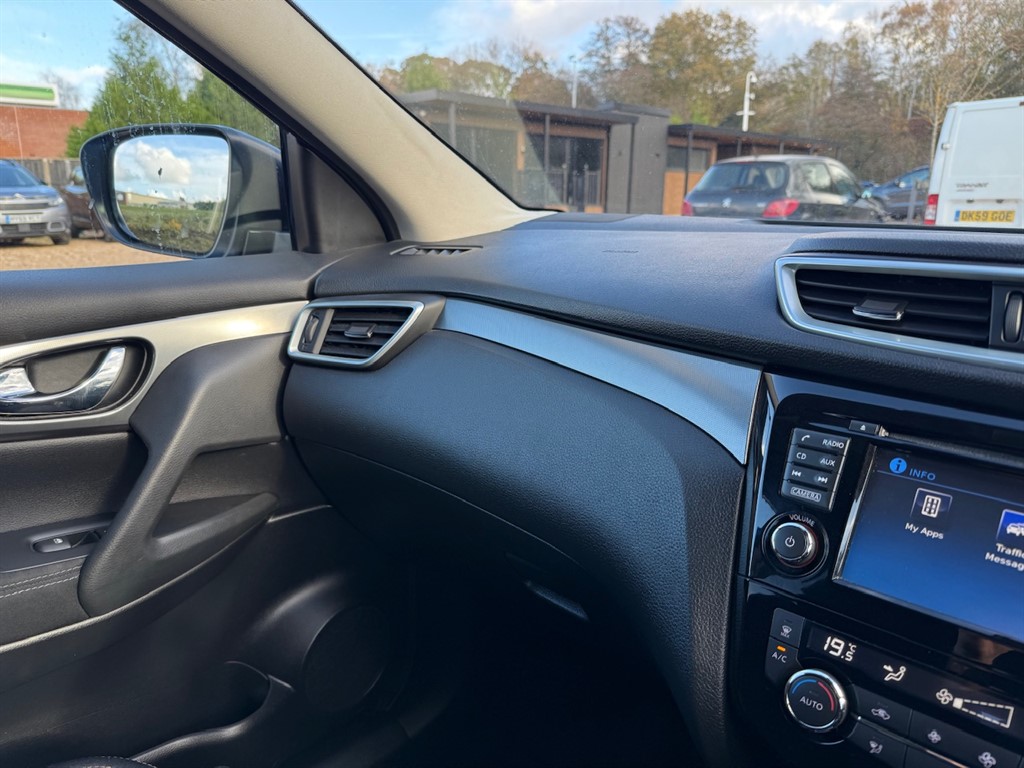 Used Nissan Qashqai 2017 for sale - 76544643: Photo 45