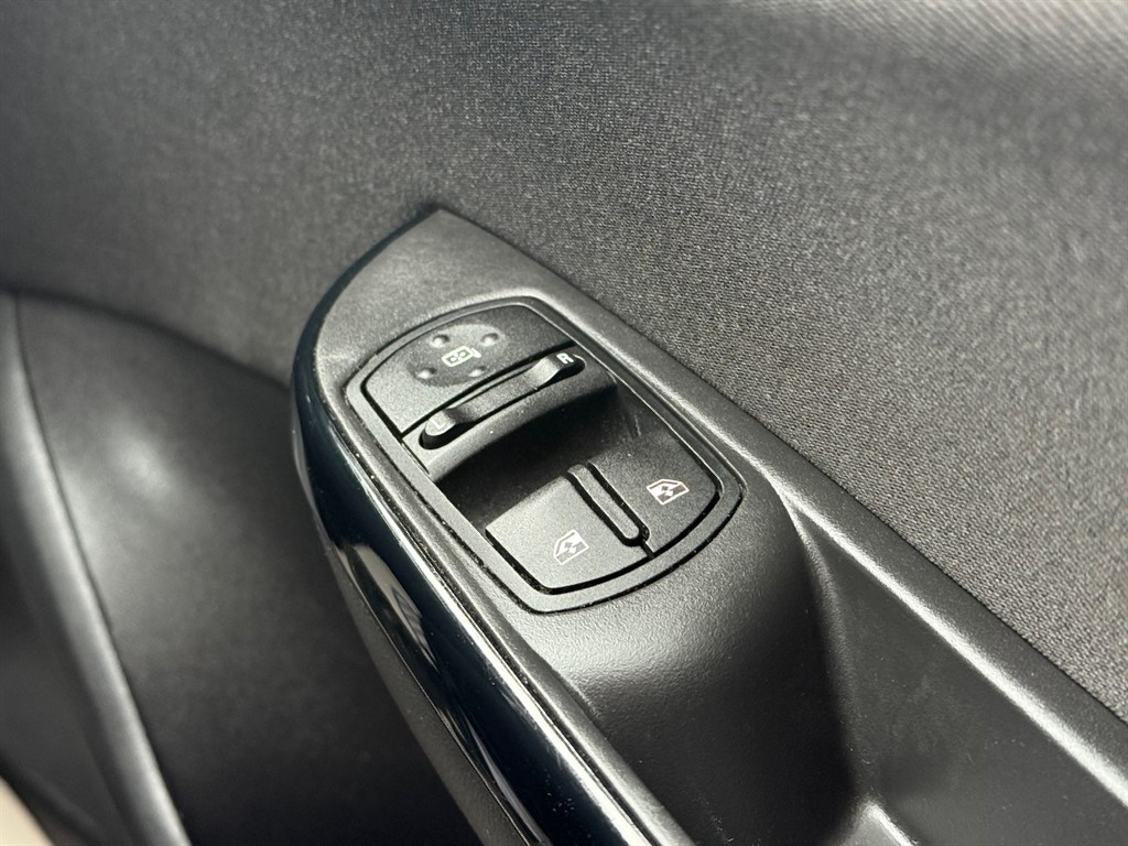 Used Vauxhall Corsa 2019 for sale - 76652861: Photo 31