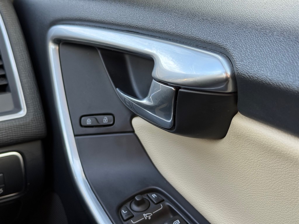 Used Volvo XC60 2015 for sale - 75844055: Photo 30