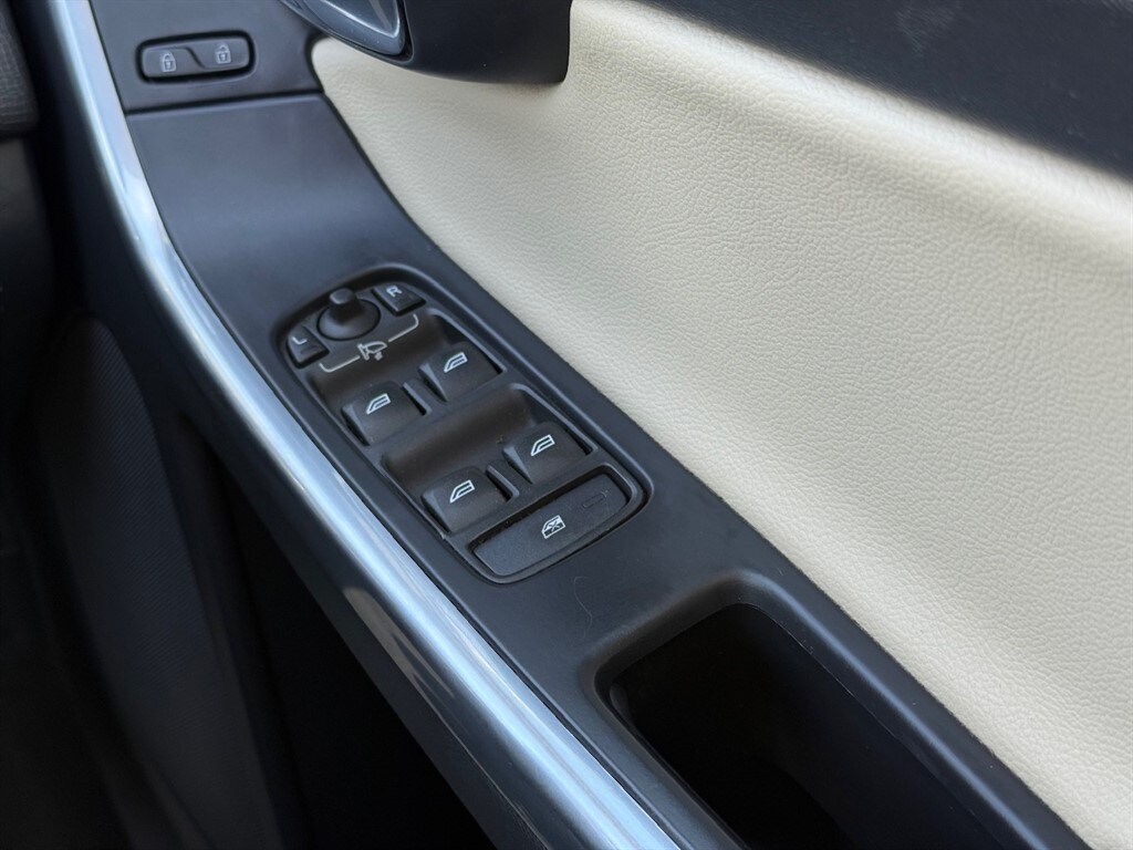Used Volvo XC60 2015 for sale - 75844055: Photo 31