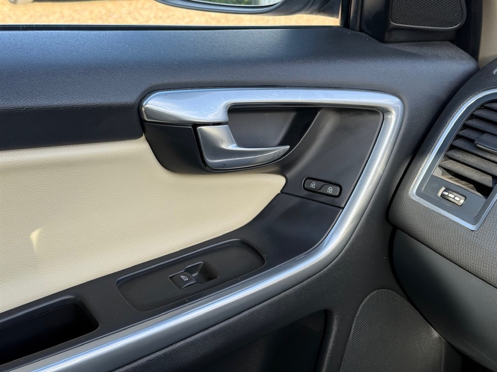 Used Volvo XC60 2015 for sale - 75844055: Photo 41