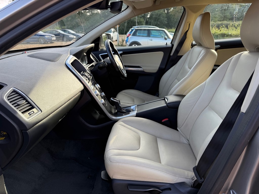 Used Volvo XC60 2015 for sale - 75844055: Photo 43