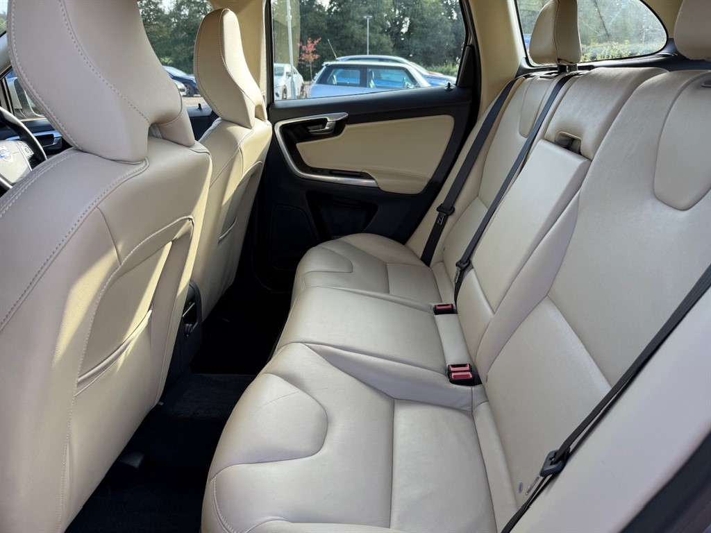 Used Volvo XC60 2015 for sale - 75844055: Photo 46