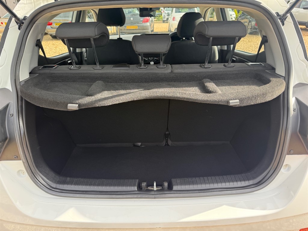 Used Hyundai i10 2020 for sale - 76255144: Photo 59