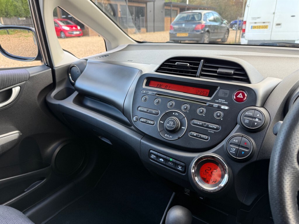 Used Honda Jazz 2014 for sale - 76532391: Photo 34