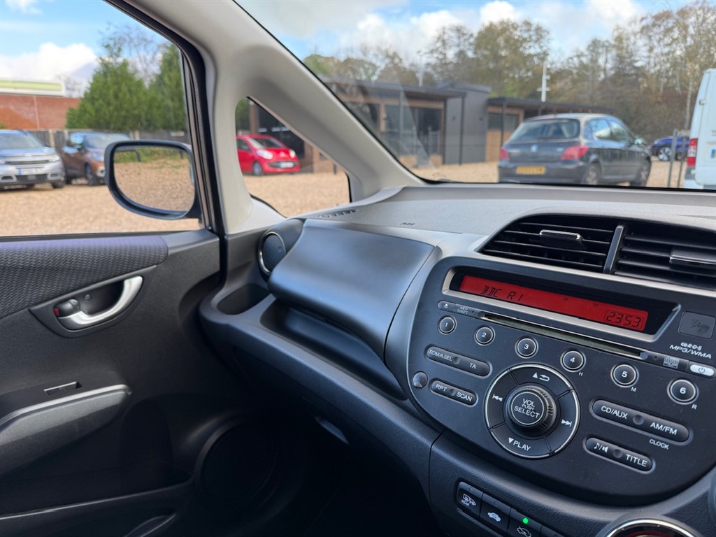 Used Honda Jazz 2014 for sale - 76532391: Photo 42