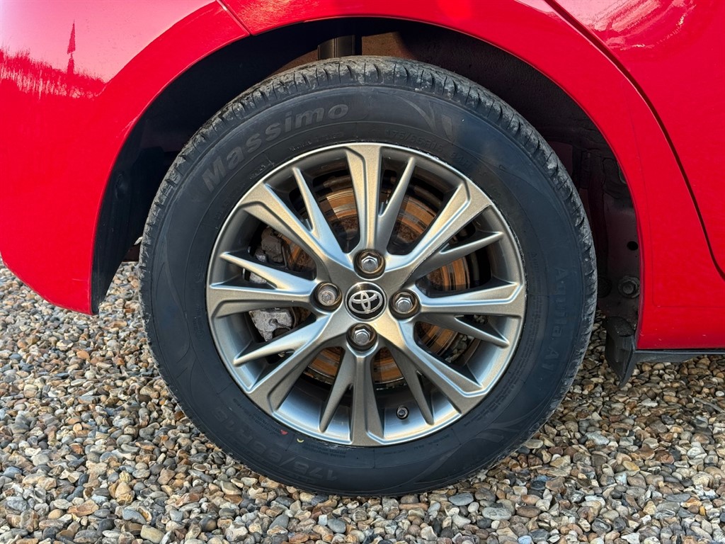 Used Toyota Yaris 2019 for sale - 76960399: Photo 18