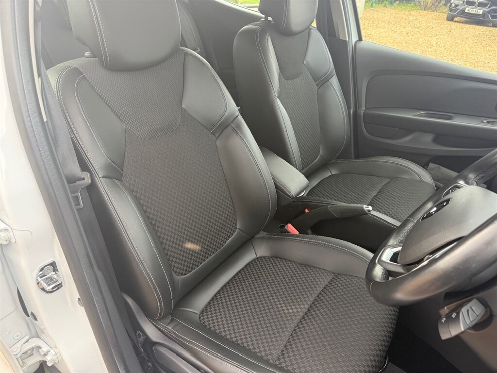 Used Renault Clio 2017 for sale - 75695858: Photo 27