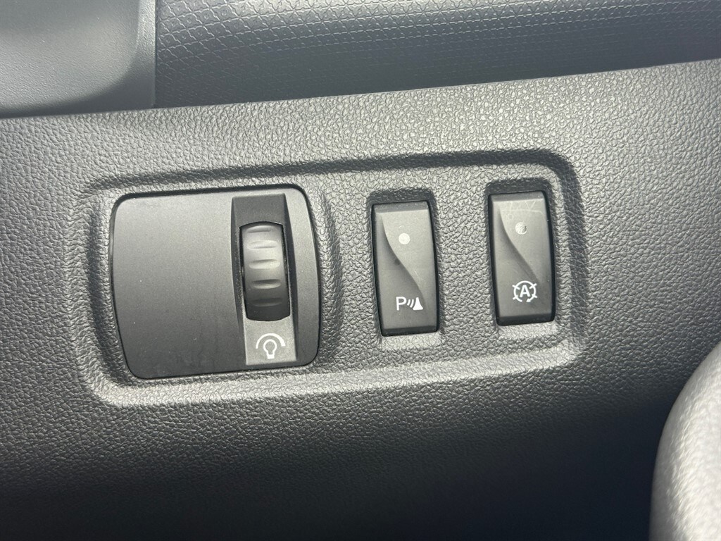 Used Renault Clio 2017 for sale - 75695858: Photo 33