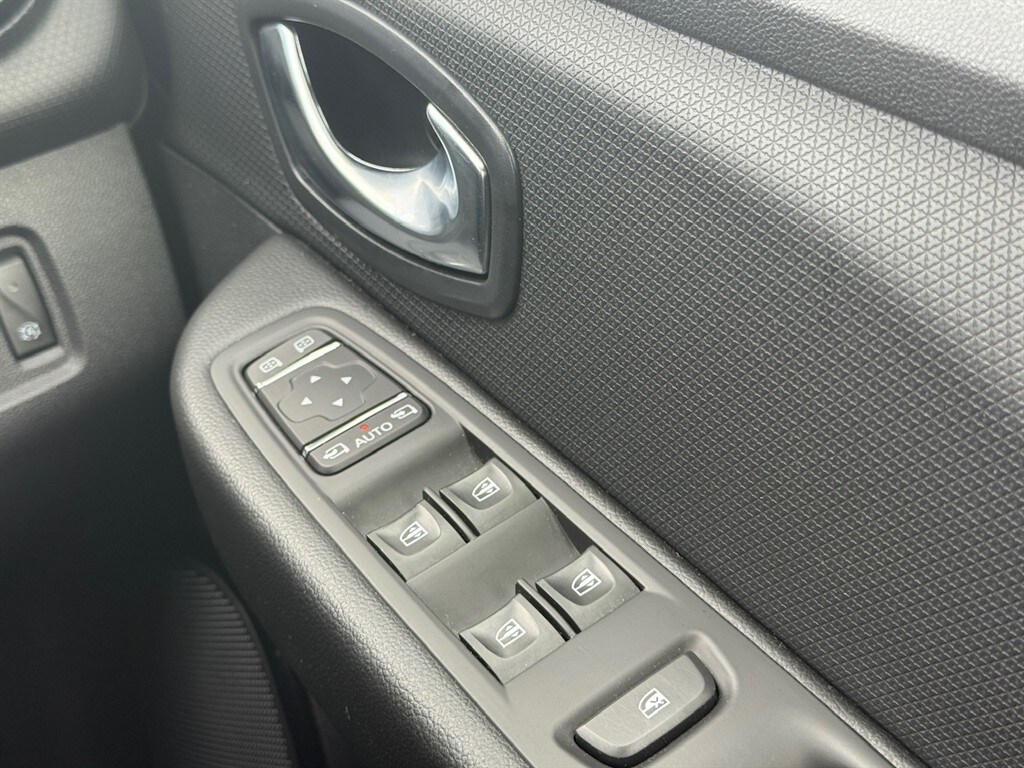 Used Renault Clio 2017 for sale - 75695858: Photo 34