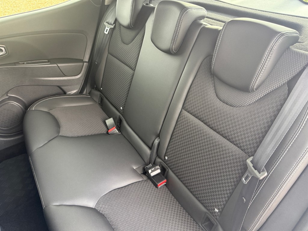 Used Renault Clio 2017 for sale - 75695858: Photo 57