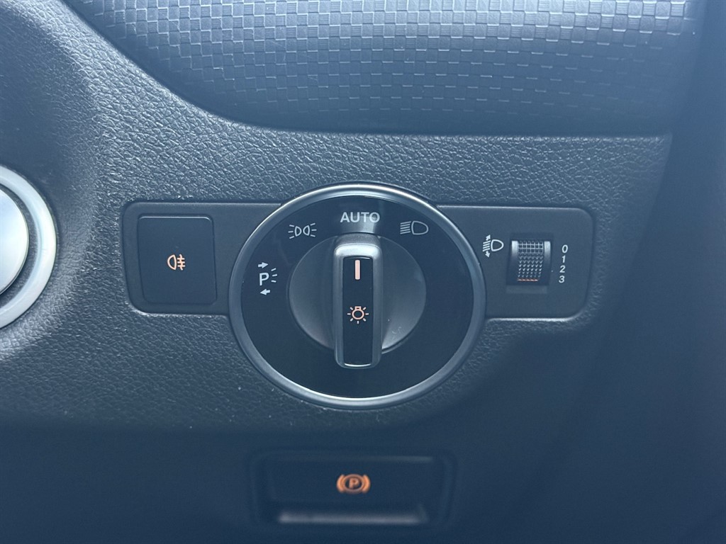 Used Mercedes-Benz A-Class 2015 for sale - 76628569: Photo 32