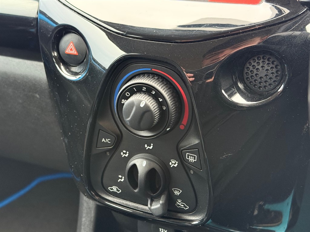 Used Toyota AYGO 2015 for sale - 76589959: Photo 38