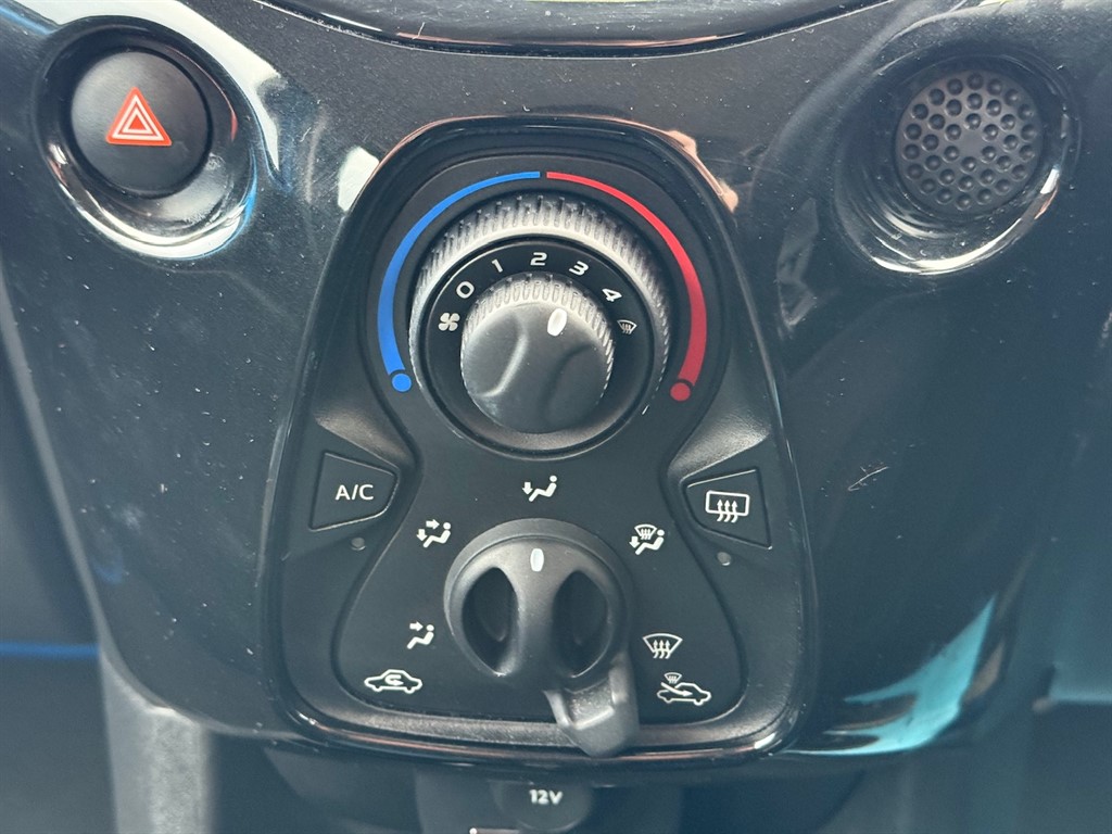 Used Toyota AYGO 2015 for sale - 76589959: Photo 39