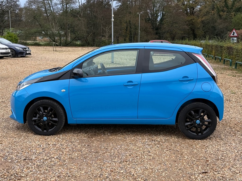 Used Toyota AYGO 2015 for sale - 76589959: Photo 8