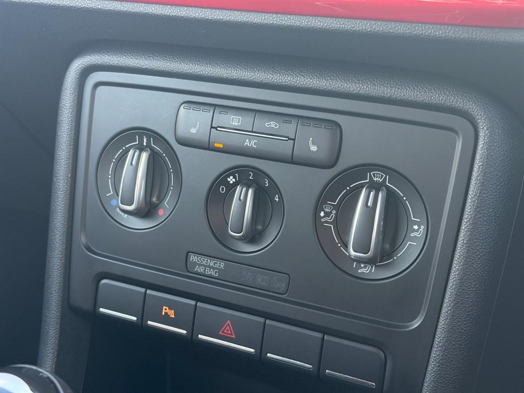 Used Volkswagen Beetle 2015 for sale - 77653379: Photo 39