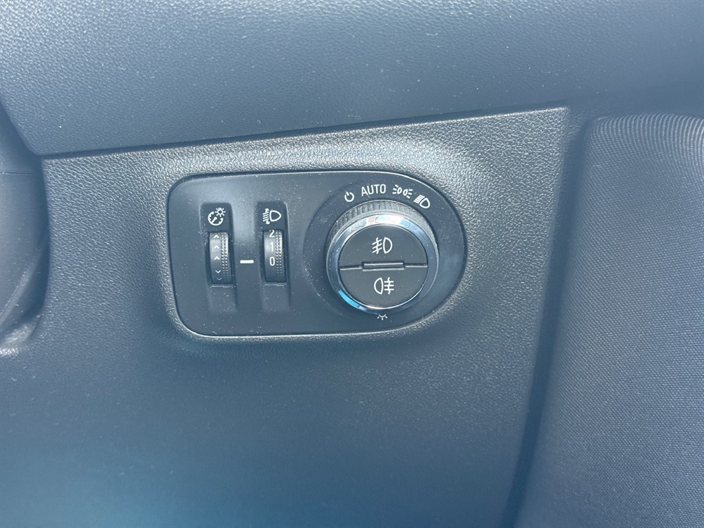 Used Vauxhall Corsa 2016 for sale - 76161640: Photo 32