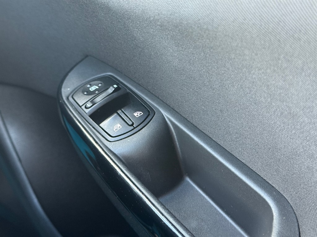 Used Vauxhall Corsa 2016 for sale - 76161640: Photo 34