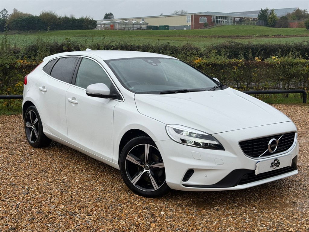 Used Volvo V40 2019 for sale - 76575316: Photo 1