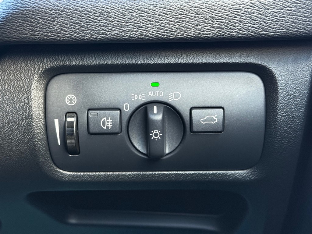 Used Volvo V40 2019 for sale - 76575316: Photo 32