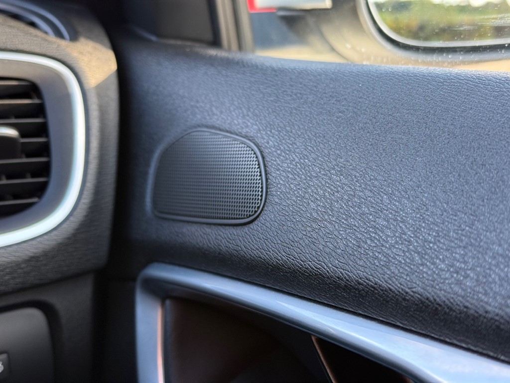 Used Volvo V40 2019 for sale - 76575316: Photo 33