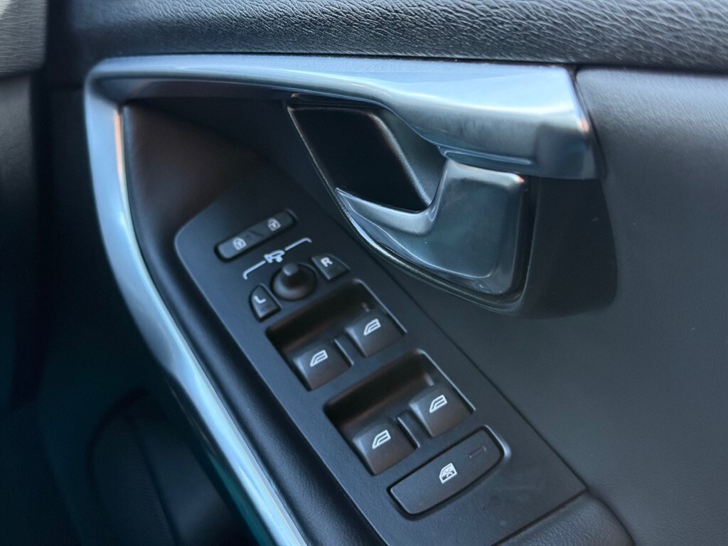 Used Volvo V40 2019 for sale - 76575316: Photo 34