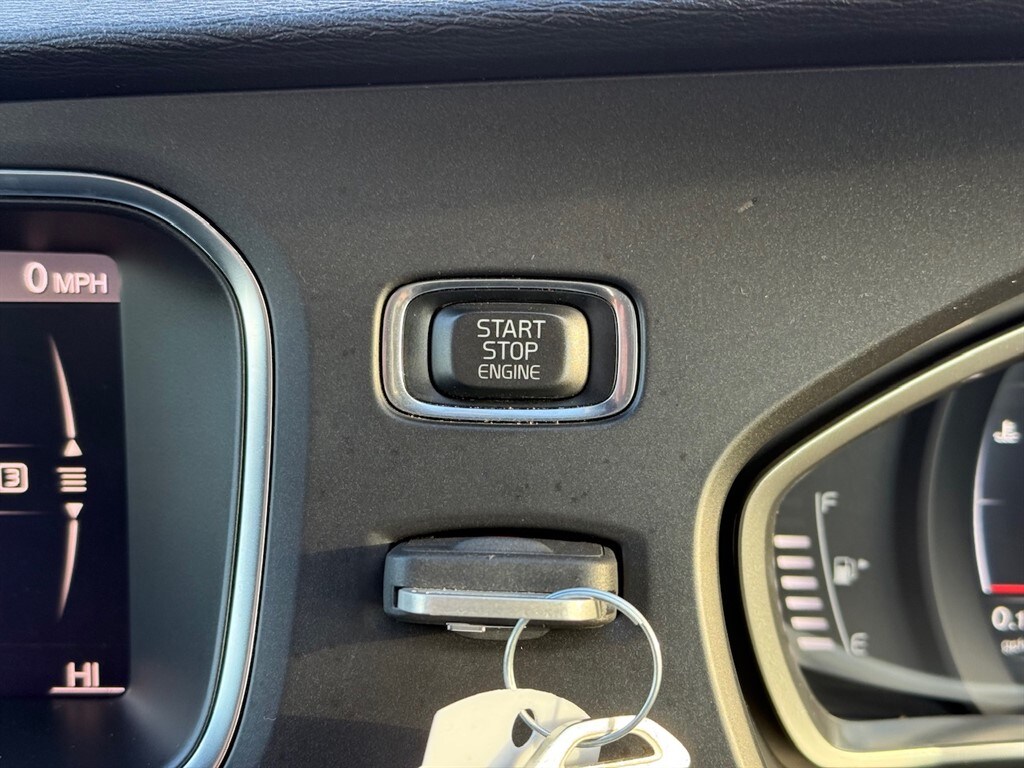 Used Volvo V40 2019 for sale - 76575316: Photo 35