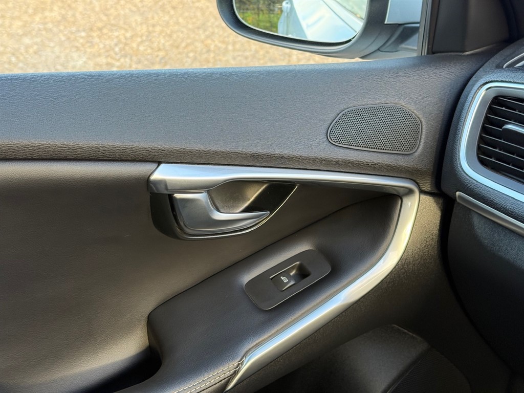 Used Volvo V40 2019 for sale - 76575316: Photo 50