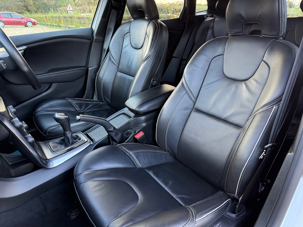 Used Volvo V40 2019 for sale - 76575316: Photo 54