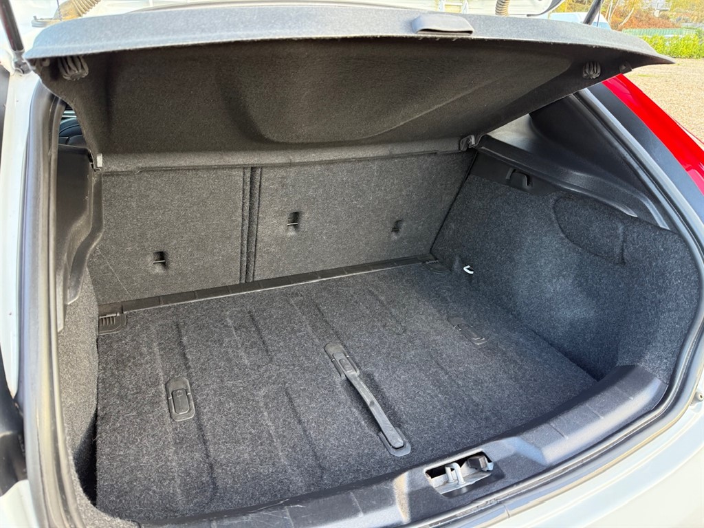 Used Volvo V40 2019 for sale - 76575316: Photo 59