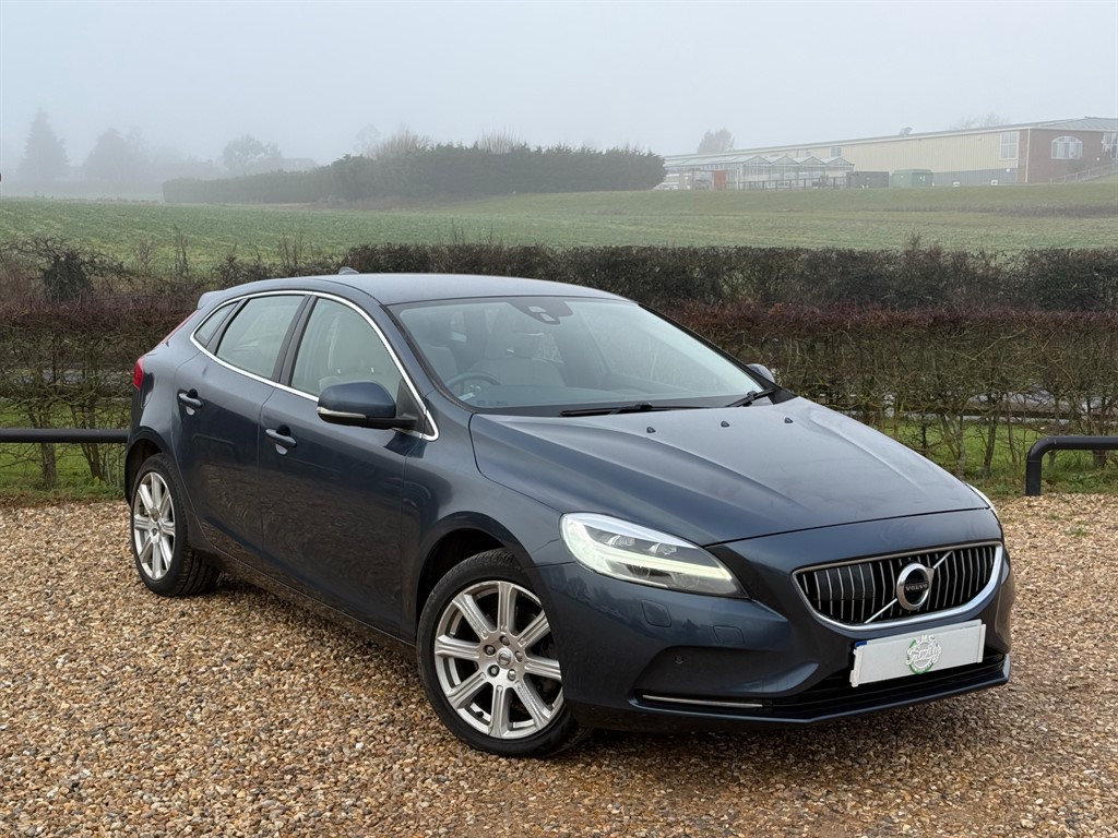 Used Volvo V40 2018 for sale - 77106211: Photo 1