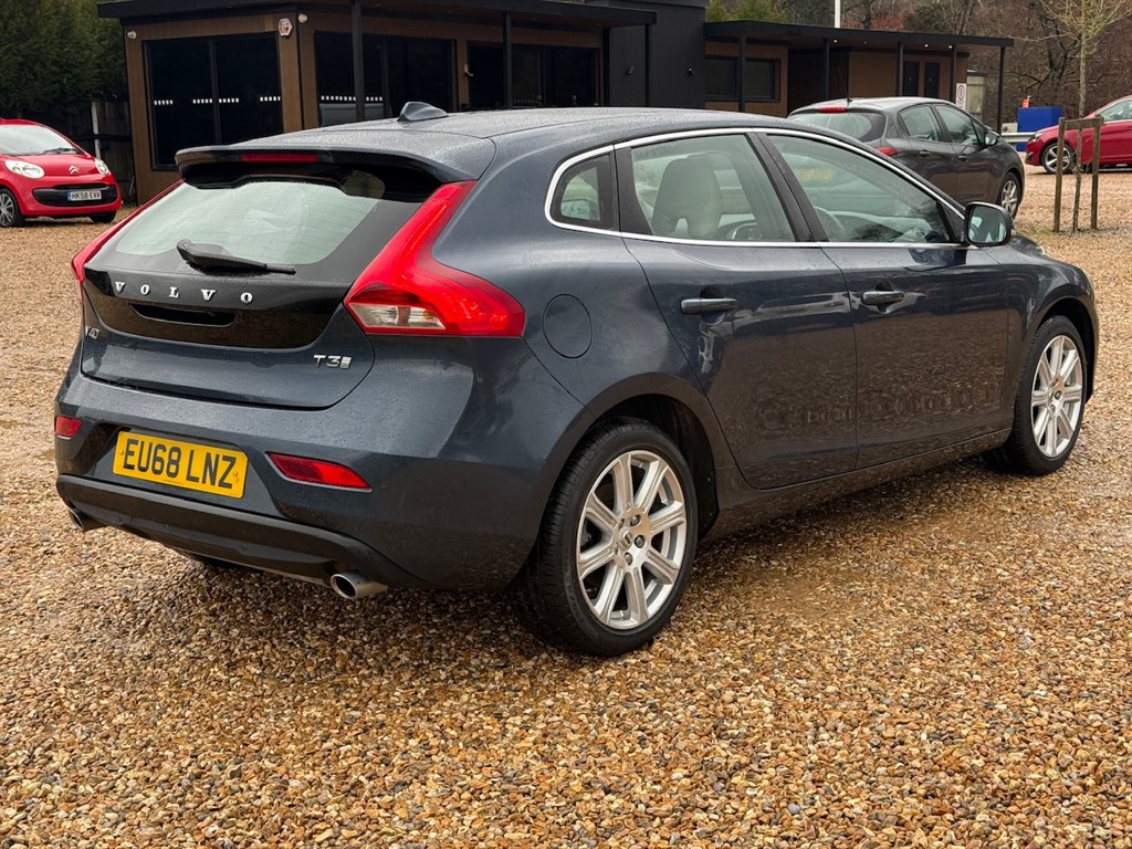 Used Volvo V40 2018 for sale - 77106211: Photo 19