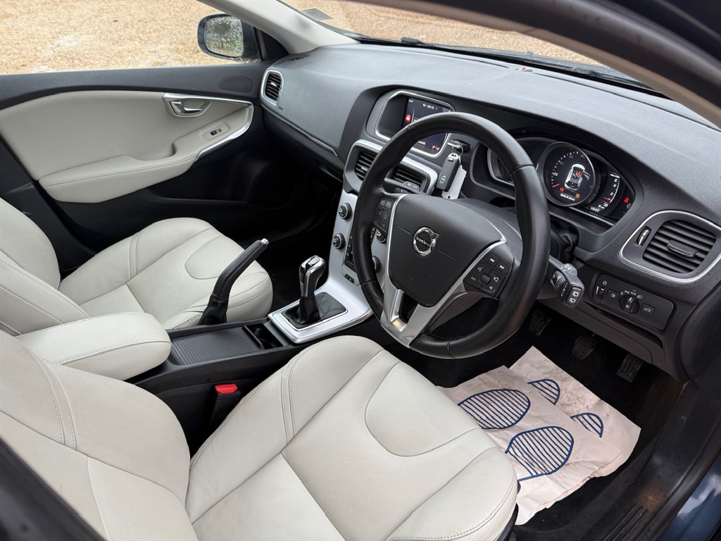 Used Volvo V40 2018 for sale - 77106211: Photo 28