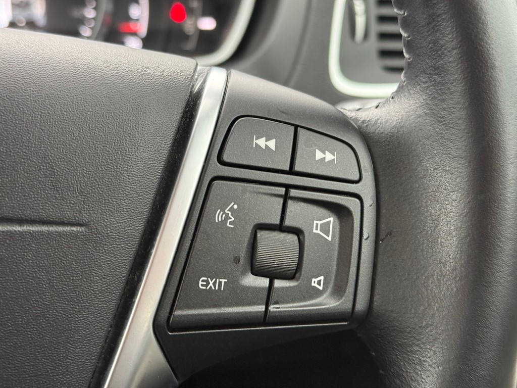 Used Volvo V40 2018 for sale - 77106211: Photo 32