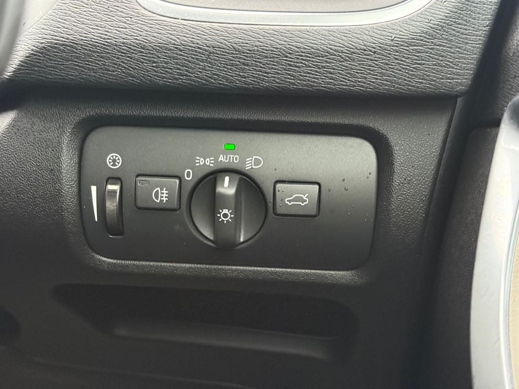 Used Volvo V40 2018 for sale - 77106211: Photo 33