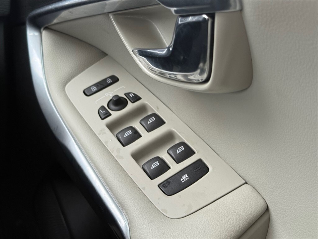 Used Volvo V40 2018 for sale - 77106211: Photo 35