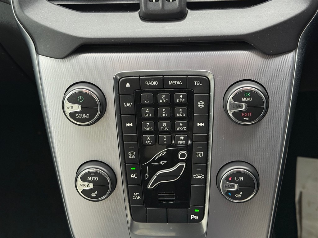 Used Volvo V40 2018 for sale - 77106211: Photo 44