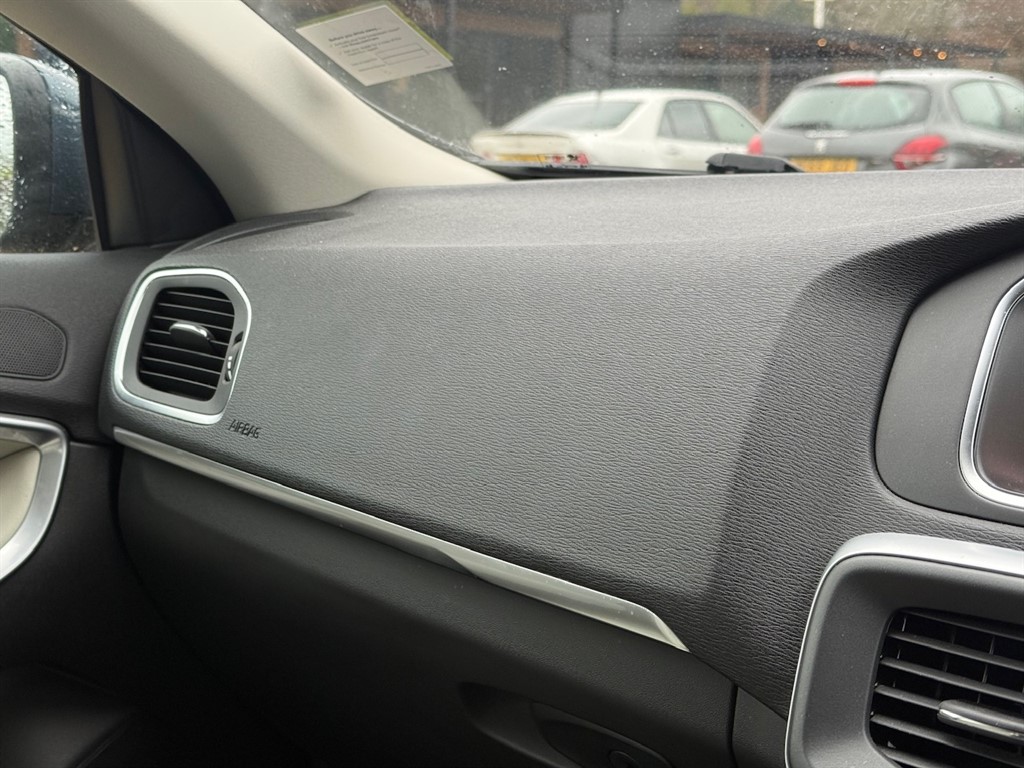 Used Volvo V40 2018 for sale - 77106211: Photo 46